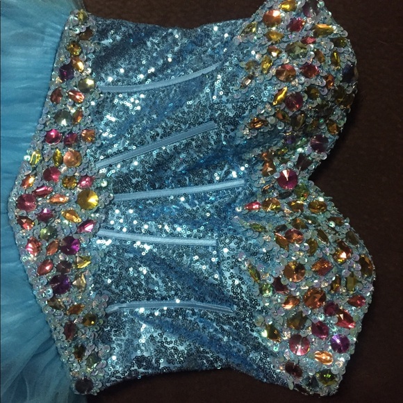 Prom dress- Size 5 - Picture 4 of 4